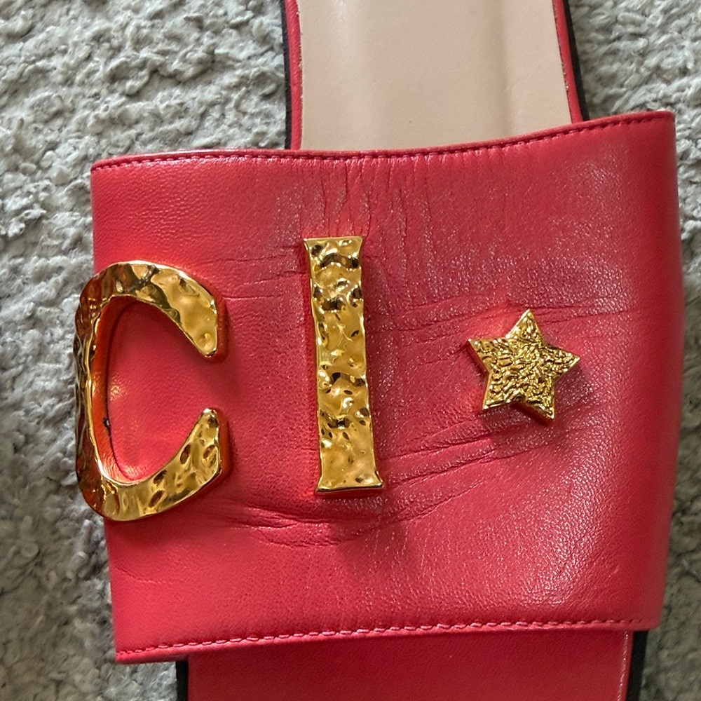 Gucci Cara Leather Slide Mules with Gold GUCCI Letters - Picture 9 of 10